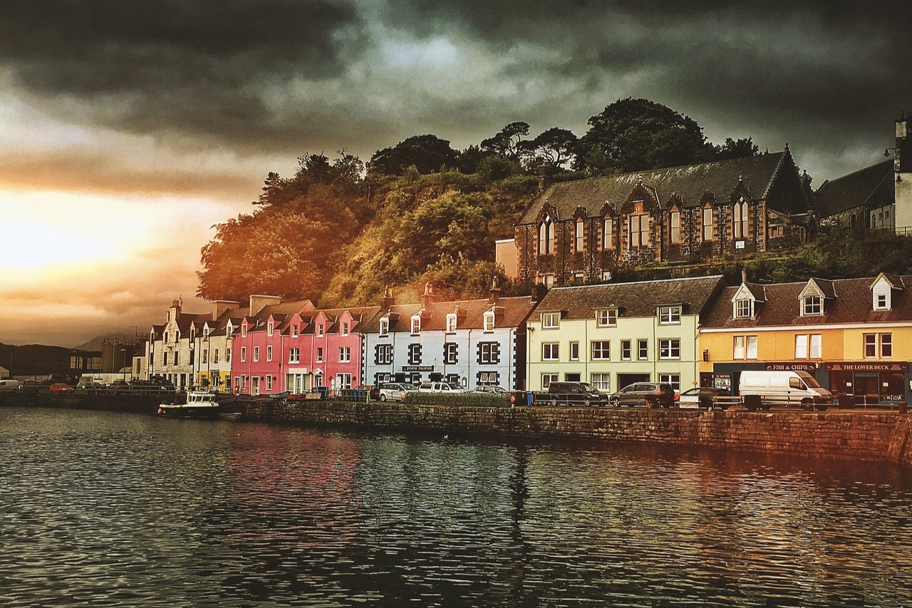 Colourful houses sit on front of the shore in Portree, the Isle fo Skye